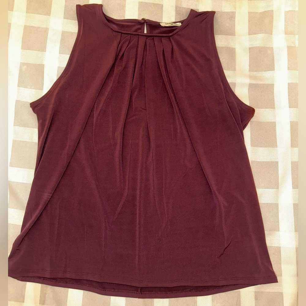 ❣️💎 NWOT Zenana Sleeveless Woman’s Pleated Neck Wine Colored Top 2X 💎❣️